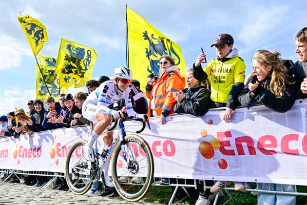 Ronde van Vlaanderen Women 2026 Cycling Race OUDENAARDE, BELGIUM - APRIL 05 : Vollering Demi (NED) of FDJ United - SUEZ in action during the 23rd edition of Ronde van Vlaanderen Women an UCI Women s World Tour 1.WWT one day cycling road race for Women Elite of 164 km with start in Oudenaarde and finish in Oudenaarde on April 5, 2026 in Oudenaarde, Belgium, 05 04 2026 ( Motordriver Serge Seynaeve - Oudenaarde Belgium  Copyright: xJanxDexMeuleneirx