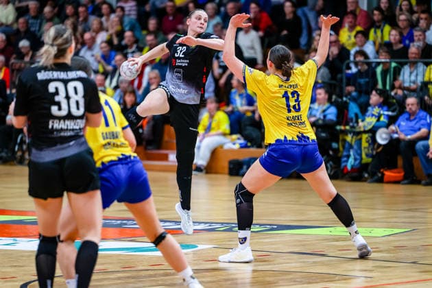 Arwen Gorb HC Roedertal, 32 throws the ball, Laura Sophie Klocke HC Leipzig, 13 blocks, HC Leipzig vs HC Roedertal, Handball, 2 Alsco Handball Bundesliga Women, 05 Matchday, Season 2025 2026, 05 04 2026, HC Leipzig vs HC Roedertal, Handball, 2 Alsco Handball Bundesliga Women, 05 Matchday, Season 2025 2026, 05 04 2026 Leipzig Copyright: xEibner-Pressefoto LauraxRoemerx EP_LRR
