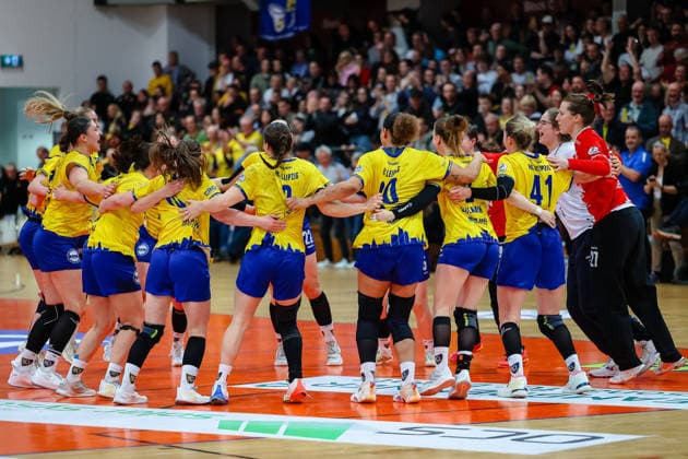 Leipzig players led by Lara Seidel HC Leipzig, 03 , Nele Kurzke HC Leipzig, 27 Jubilation after the victory, HC Leipzig vs HC Roedertal, Handball, 2 Alsco Handball Bundesliga Women, 05 Matchday, Season 2025 2026, 05 04 2026, HC Leipzig vs HC Roedertal, Handball, 2 Alsco Handball Bundesliga Women, 05 Matchday, Season 2025 2026, 05 04 2026 Leipzig Copyright: xEibner-Pressefoto LauraxRoemerx EP_LRR