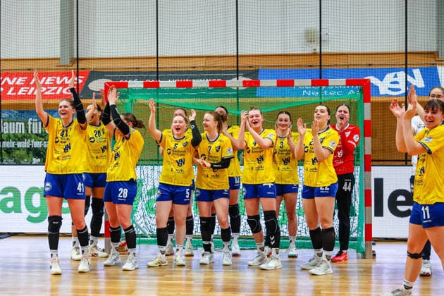 Team around Kim Angelina Lang HC Leipzig, 05 applauds Emely Theilig HC Leipzig, 10 as player of the match, HC Leipzig vs HC Roedertal, Handball, 2 Alsco Handball Bundesliga Women, 05 Matchday, Season 2025 2026, 05 04 2026, HC Leipzig vs HC Roedertal, Handball, 2 Alsco Handball Bundesliga Women, 05 Matchday, Season 2025 2026, 05 04 2026 Leipzig Copyright: xEibner-Pressefoto LauraxRoemerx EP_LRR