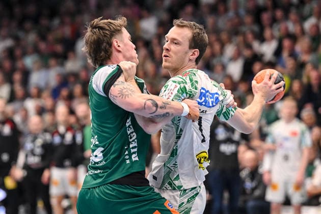 Goeppingen, Germany, 05 04 26 Victor Kloeve FRISCH AUF Goeppingen andFelix Claar SC Magdeburg in a duel during the Daikin Handball Bundesliga match between FRISCH AUF Goeppingen vs SC Magdeburg at EWS Arena on April 05, 2026 in Goeppingen, Germany Photo by Harry Langer DeFodi Images Goeppingen, Germany, 05 04 26 Victor Kloeve FRISCH AUF Goeppingen undFelix Claar SC Magdeburg battle for the ball during the Daikin Handball Bundesliga match between FRISCH AUF Goeppingen vs SC Magdeburg at EWS Arena on April 5, 2026 in Goeppingen, Germany Photo by Harry Langer DeFodi Images Photo by Harry Langer DeFodi Images