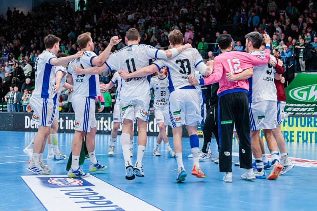 Victory celebration after 29 30 victory, Team of Handball Sport Verein Hamburg GER, GWD Minden vs Handball Sport Verein Hamburg, Handball, 1 Bundesliga, Matchday 27, Season 2025 2026, 05 04 2026 GER, GWD Minden vs Handball Sport Verein Hamburg, Handball, 1 Bundesliga, Matchday 27, Season 2025 2026, 05 04 2026 Minden Copyright: xEibner-Pressefoto JanxRollingerx EP_JSK
