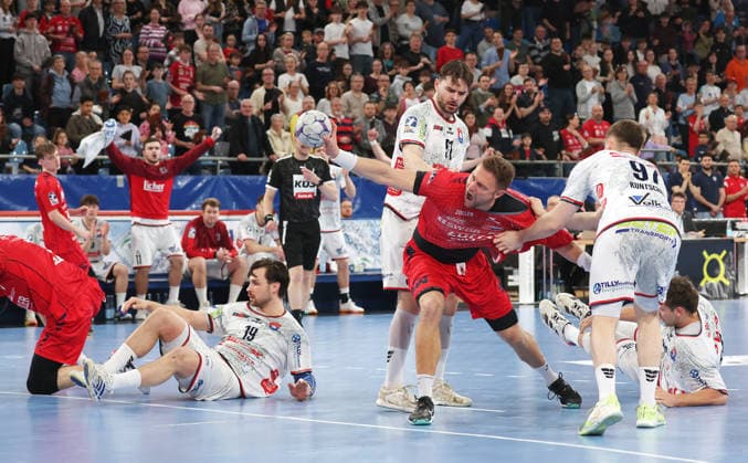 05 04 2026, Germany, Bietigheim, Handball 2 Bundesliga, SG BBM Bietigheim vs TV 05 07 Hüttenberg, f l Hendrik Schreiber TV , Fabian Wiederstein BBM , David Kuntscher TV