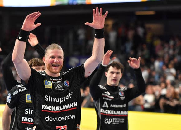 05 04 2026 Handball 1 Bundesliga DAIKIN HBL Season 2025 2026 27 Matchday HC Erlangen Metropolregion Nuremberg HCE Rhein Neckar Löwen OGo xogox Maciej Gebala 77, HC Erlangen HCE Cheers of joy after the end of the match