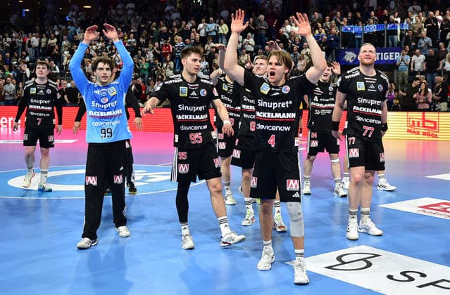 05 04 2026 Handball 1 Bundesliga DAIKIN HBL Season 2025 2026 27 Matchday HC Erlangen Metropolregion Nuremberg HCE Rhein Neckar Löwen OGo xogox Cheers of joy after the end of the match