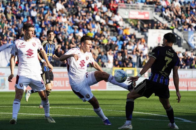 Torino™s captain Nikola Vlasic.During the Serie A soccer match between Pisa and Torino at the Cetilar Arena Romeo Anconetani Stadium in Pisa; Center West Italy; Sunday April 05; 2026 ; Soccer  Copyright: xAlessandroxLaRoccax xLaPressex