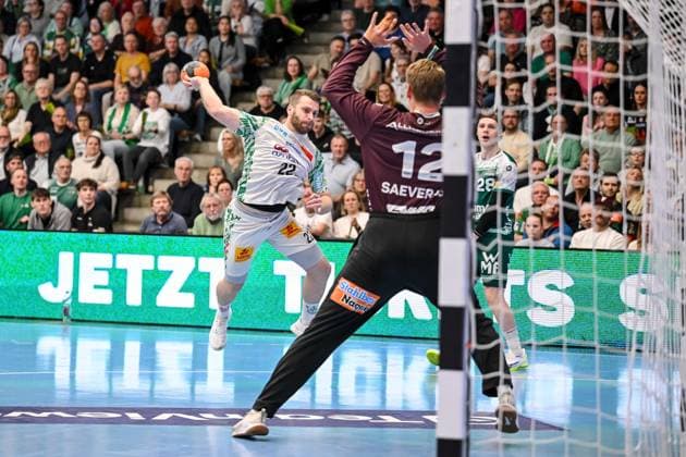 Goeppingen, Germany, 05 04 26 Lukas Mertens SC Magdeburg and goalkeeper Kristian Saveras FRISCH AUF Goeppingen in a duel during the Daikin Handball Bundesliga match between FRISCH AUF Goeppingen vs SC Magdeburg at EWS Arena on April 05, 2026 in Goeppingen, Germany Photo by Harry Langer DeFodi Images Goeppingen, Germany, 05 04 26 Lukas Mertens SC Magdeburg and goalkeeper Kristian Saveras FRISCH AUF Goeppingen battle for the ball during the Daikin Handball Bundesliga match between FRISCH AUF Goeppingen vs SC Magdeburg at EWS Arena on April 5, 2026 in Goeppingen, Germany Photo by Harry Langer DeFodi Images Photo by Harry Langer DeFodi Images