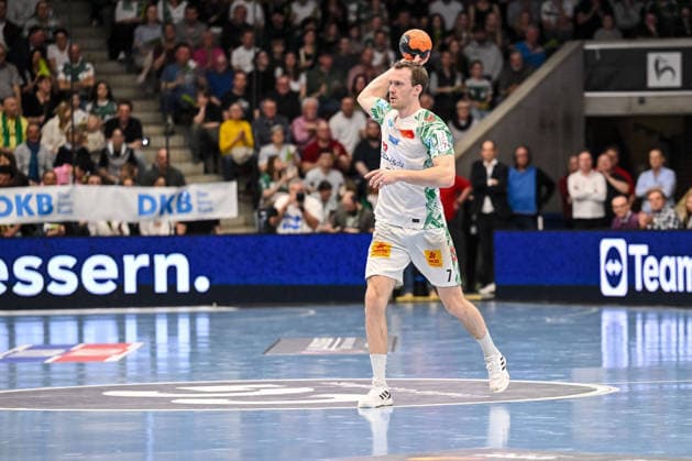 Goeppingen, Germany, 05 04 26 Felix Claar SC Magdeburg in action, on the ball, single action during the Daikin Handball Bundesliga match between FRISCH AUF Goeppingen vs SC Magdeburg at EWS Arena on April 05 2026 in Goeppingen, Germany Photo by Harry Langer DeFodi Images Goeppingen, Germany, 05 04 26 Felix Claar SC Magdeburg controls the Ball during the Daikin Handball Bundesliga match between FRISCH AUF Goeppingen vs SC Magdeburg at EWS Arena on April 5, 2026 in Goeppingen, Germany Photo by Harry Langer DeFodi Images Photo by Harry Langer DeFodi Images