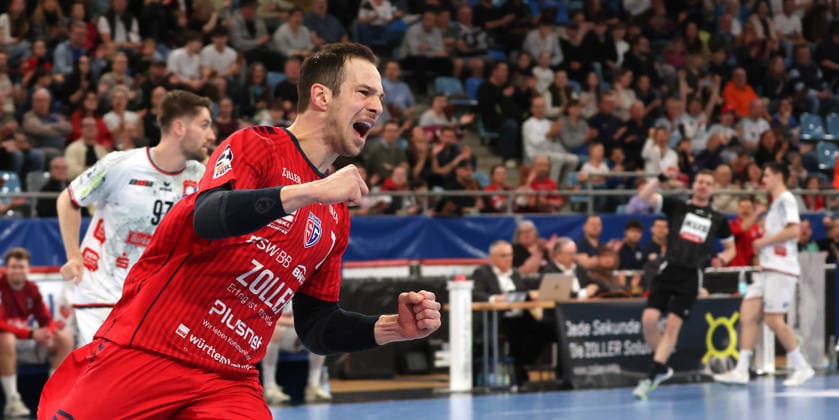 05 04 2026, Germany, Bietigheim, Handball 2 Bundesliga, SG BBM Bietigheim vs TV 05 07 Hüttenberg, Dominik Claus BBM cheers, cheers