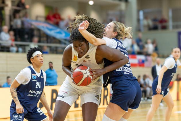 Liz Smith Lions, 24 , Serena Manala Luchse, 20 , Sona Svetlikova Lions, 15 , Syntainics MBC vs TK Hannover Luchse, Women, Basketball, 1 Bundesliga, DBBL, Playoffs 2 3, Season 2025 26, 05 04 2026 Halle SWH Arena Sachsen Anhalt Germany