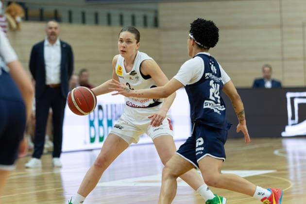 Lovisa Hjern Luchse, 3 , Liz Smith Lions, 24 , Syntainics MBC vs TK Hannover Luchse, Women, Basketball, 1 Bundesliga, DBBL, Playoffs 2 3, Season 2025 26, 05 04 2026 Halle SWH Arena Sachsen Anhalt Germany