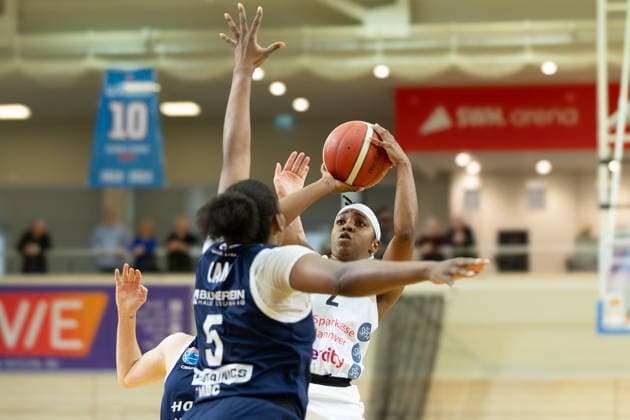Khalis Cain Lions, 5 , Lashae Dwyer Luchse, 2 , Syntainics MBC vs TK Hannover Luchse, Women, Basketball, 1 Bundesliga, DBBL, Playoffs 2 3, Season 2025 26, 05 04 2026 Halle SWH Arena Sachsen Anhalt Germany