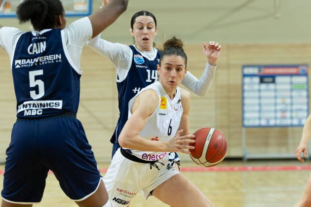 Khalis Cain Lions, 5 , Marie Reichert Luchse, 6 , Katelyn Shumate Lions, 14 , Syntainics MBC vs TK Hannover Luchse, Women, Basketball, 1 Bundesliga, DBBL, Playoffs 2 3, Season 2025 26, 05 04 2026 Halle SWH Arena Sachsen Anhalt Germany
