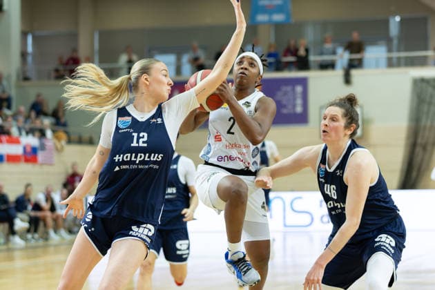 Anna Alborova Lions, 12 , Lashae Dwyer Luchse, 2 , Romy Bär Lions, 46 , Syntainics MBC vs TK Hannover Luchse, Women, Basketball, 1 Bundesliga, DBBL, Playoffs 2 3, Season 2025 26, 05 04 2026 Halle SWH Arena Sachsen Anhalt Germany