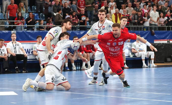 05 04 2026, Germany, Bietigheim, Handball 2 Bundesliga, SG BBM Bietigheim vs TV 05 07 Hüttenberg, f l Hendrik Schreiber TV , Fabian Wiederstein BBM , David Kuntscher TV