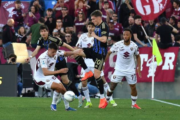 CALCIO - Serie A - Pisa SC vs Torino FC Michel Aebischer (Pisa) Gvidas Gineitis (Torino) during Pisa SC vs Torino FC, Italian soccer Serie A match in Pisa, Italy, April 05 2026 Pisa Italy  Copyright: xIPAxSport ABACAx