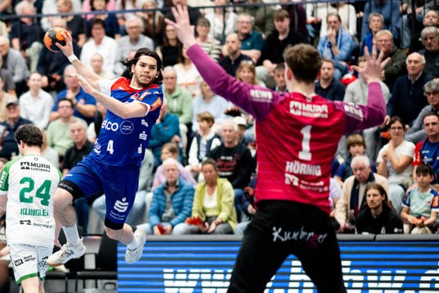 Tim Matthes HBW Balingen Weilstetten, 04 , throwing against Dave Hoernig HC Oppenweiler Backnang, 01, Goalkeeper , HBW Balingen Weilstetten vs HC Oppenweiler Backnang, Handball, 2 Bundesliga, Matchday 26, Season 2025 2026, 05 04 2026, Eibner Pressefoto Andreas Ulmer HBW Balingen Weilstetten vs HC Oppenweiler Backnang, Handball, 2 Bundesliga, Matchday 26, Season 2025 2026, 05 04 2026, Balingen Copyright: xEibner-Pressefoto AndreasxUlmerx EP_AUR