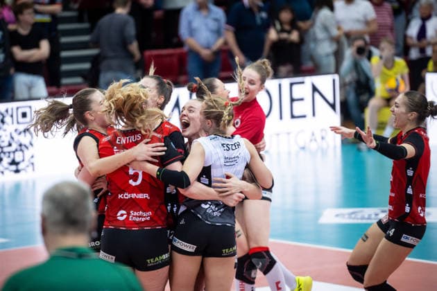 Dresdner SC team rejoices, jubilation, joy GER, Allianz MTV Stuttgart Dresdner SC, Volleyball Bundesliga, VBL, 2025 2026 season, playoffs semi-final, match 1, 05 04 2026 GER, Allianz MTV Stuttgart Dresdner SC, Volleyball Bundesliga, VBL, 2025 2026 season, playoffs semi-final, match 1, 05 04 2026 Stuttgart Copyright: xSandyxDinkelackerx EP_SDR