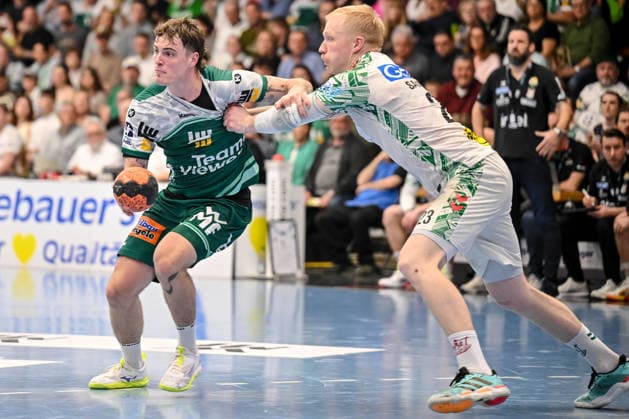 Goeppingen, Germany, 05 04 26 Victor Kloeve FRISCH AUF Goeppingen and Magnus Saugstrup SC Magdeburg in a duel during the Daikin Handball Bundesliga match between FRISCH AUF Goeppingen vs SC Magdeburg at EWS Arena on April 05, 2026 in Goeppingen, Germany Photo by Harry Langer DeFodi Images Goeppingen, Germany, 05 04 26 Victor Kloeve FRISCH AUF Goeppingen and Magnus Saugstrup SC Magdeburg battle for the ball during the Daikin Handball Bundesliga match between FRISCH AUF Goeppingen vs SC Magdeburg at EWS Arena on April 5, 2026 in Goeppingen, Germany Photo by Harry Langer DeFodi Images Photo by Harry Langer DeFodi Images