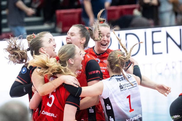 Dresdner SC team rejoices after away win, jubilation, joy GER, Allianz MTV Stuttgart Dresdner SC, Volleyball Bundesliga, VBL, 2025 2026 season, playoffs semi-final, match 1, 05 04 2026 GER, Allianz MTV Stuttgart Dresdner SC, Volleyball Bundesliga, VBL, 2025 2026 season, playoffs semi-final, match 1, 05 04 2026 Stuttgart Copyright: xSandyxDinkelackerx EP_SDR