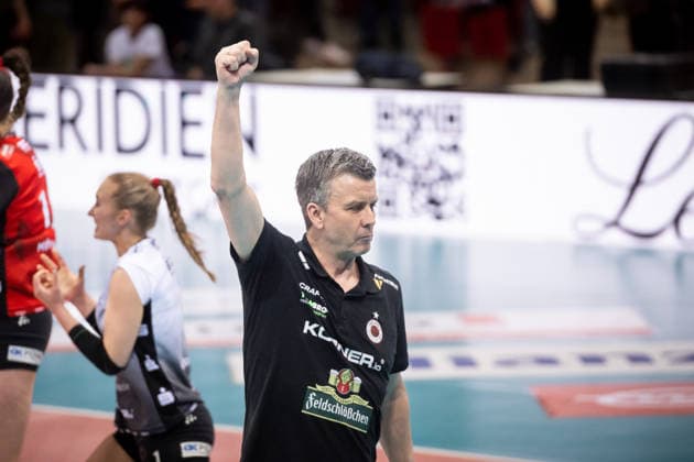 Alexander Waibl Coach Dresdner SC Winners fist jubilation, joy after away win against Stuttgart GER, Allianz MTV Stuttgart Dresdner SC, Volleyball Bundesliga, VBL, 2025 2026 season, playoffs semi-final, match 1, 05 04 2026 GER, Allianz MTV Stuttgart Dresdner SC, Volleyball Bundesliga, VBL, 2025 2026 season, playoffs semi-final, match 1, 05 04 2026 Stuttgart Copyright: xSandyxDinkelackerx EP_SDR