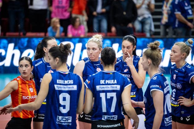 Eleanor Holthaus Allianz MTV Stuttgart, 08 , Center and team visibly disappointed after home defeat GER, Allianz MTV Stuttgart Dresdner SC, Volleyball Bundesliga, VBL, Season 2025 2026, Playoffs Semifinal, Game 1, 05 04 2026 GER, Allianz MTV Stuttgart Dresdner SC, Volleyball Bundesliga, VBL, Season 2025 2026, Playoffs Semifinal, Game 1, 05 04 2026 Stuttgart Copyright: xSandyxDinkelackerx EP_SDR