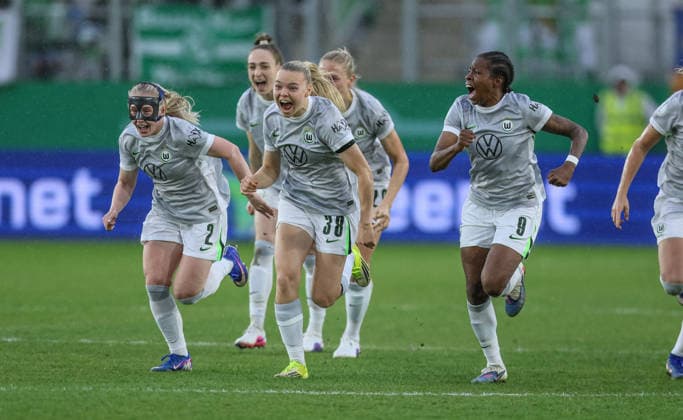GER, Jena, Carl Zeiss Jena vs Vfl Wolfsburg, DFB Pokal Women, Football, DFB, Season 2025 2026, ad hoc Arena im Ernst Abbe Sportfeld, Semifinal im Bild v l DFB DFL REGULATIONS PROHIBIT ANY USE OF PHOTOGRAPHS AS IMAGE SEQUENCES AND OR QUASI VIDEO, 05 04 2025 Copyright: HMBxMedia HendrikxHamelau