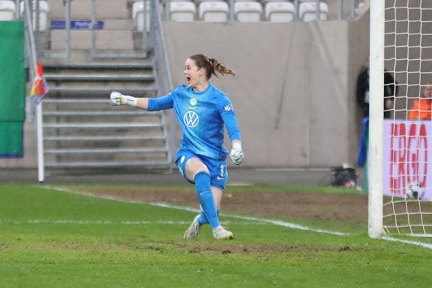 DFB Pokal Frauen FC Carl Zeiss Jena VfL Wolfsburg 05 04 26 Goalkeeper Stina Johannes 1, VfL Wolfsburg celebrates her saved penalty kick Soccer, DFB Pokal Frauen, Halbfinale FC Carl Zeiss Jena vs VfL Wolfsburg am 05 04 26 im Ernst Abbe Sportfeld ad hoc arena, Jena DFL REGULATIONS PROHIBIT ANY USE OF PHOTOGRAPHS AS IMAGE SEQUENCES AND OR QUASI VIDEO Copyright: xBEAUTIFULxSPORTS JanxKaeferx