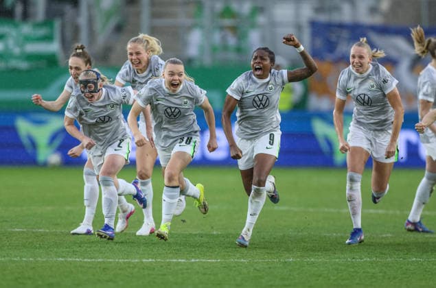 GER, Jena, Carl Zeiss Jena vs Vfl Wolfsburg, DFB Pokal Women, Football, DFB, Season 2025 2026, ad hoc Arena im Ernst Abbe Sportfeld, Semifinal im Bild v l DFB DFL REGULATIONS PROHIBIT ANY USE OF PHOTOGRAPHS AS IMAGE SEQUENCES AND OR QUASI VIDEO, 05 04 2025 Copyright: HMBxMedia HendrikxHamelau