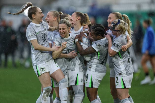 GER, Jena, Carl Zeiss Jena vs Vfl Wolfsburg, DFB Pokal Women, Football, DFB, Season 2025 2026, ad hoc Arena im Ernst Abbe Sportfeld, Semifinal im Bild v l DFB DFL REGULATIONS PROHIBIT ANY USE OF PHOTOGRAPHS AS IMAGE SEQUENCES AND OR QUASI VIDEO, 05 04 2025 Copyright: HMBxMedia HendrikxHamelau
