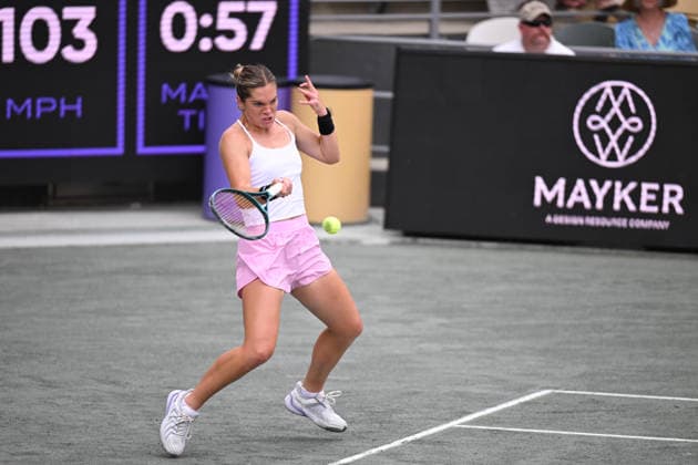April 5, 2026, Charleston, South Carolina, SC: CATHERINE MCNALLY of the United States returns a shot to ANNA BONDAR of Hungary and MAGDALENA FRECH of Poland during the final doubles match of the Credit One Charleston Open at Credit One Stadium on April 3rd, 2026 in Charleston, SC. Charleston SC - ZUMAv134 20260405_zsp_v134_027 Copyright: xMaxwellxVittoriox