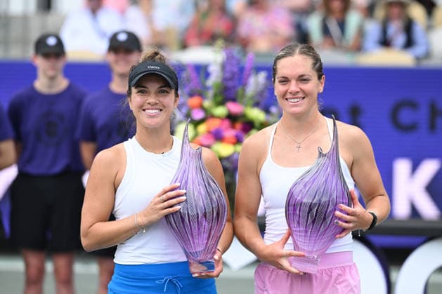 Sport Bilder des Tages April 5, 2026, Charleston, South Carolina, SC: DESIRAE KRAWCZYK of the United States and CATHERINE MCNALLY of the United States pose with the Credit One Charleston Open doubles champions trophy following their defeat of ANNA BONDAR of Hungary and MAGDALENA FRECH of Poland at Credit One Stadium on April 3rd, 2026 in Charleston, SC. Charleston SC - ZUMAv134 20260405_zsp_v134_029 Copyright: xMaxwellxVittoriox