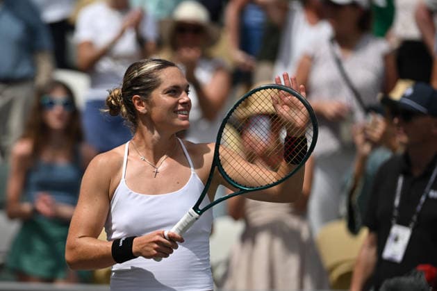April 5, 2026, Charleston, South Carolina, SC: CATHERINE MCNALLY of the United States celebrate her victory over ANNA BONDAR of Hungary and MAGDALENA FRECH of Poland in the final doubles match of the Credit One Charleston Open at Credit One Stadium on April 3rd, 2026 in Charleston, SC. Charleston SC - ZUMAv134 20260405_zsp_v134_030 Copyright: xMaxwellxVittoriox