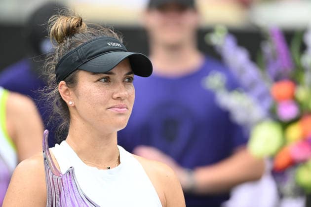 April 5, 2026, Charleston, South Carolina, SC: DESIRAE KRAWCZYK of the United States stands with the champions trophy following her and CATHERINE MCNALLY of the United States defeat of ANNA BONDAR of Hungary and MAGDALENA FRECH of Poland at the Credit One Charleston Open at Credit One Stadium on April 3rd, 2026 in Charleston, SC. Charleston SC - ZUMAv134 20260405_zsp_v134_032 Copyright: xMaxwellxVittoriox