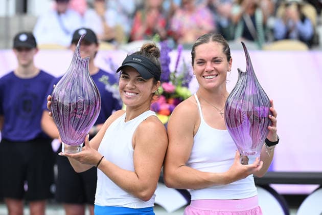 April 5, 2026, Charleston, South Carolina, SC: DESIRAE KRAWCZYK of the United States and CATHERINE MCNALLY of the United States pose with the Credit One Charleston Open doubles champions trophy following their defeat of ANNA BONDAR of Hungary and MAGDALENA FRECH of Poland at Credit One Stadium on April 3rd, 2026 in Charleston, SC. Charleston SC - ZUMAv134 20260405_zsp_v134_033 Copyright: xMaxwellxVittoriox