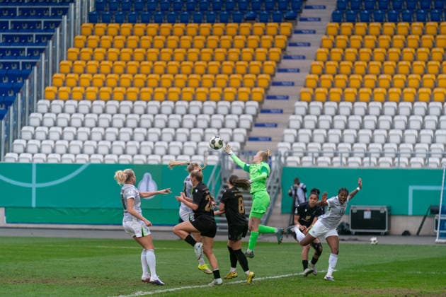 Jasmin Janning FC Carl Zeiss Jena, 01 keeps the Jena team in the game with a strong save in extra time GER, FC Carl Zeiss Jena vs VfL Wolfsburg, Football, DFB Pokal Women, Semi-final, Season 2025 2026, 05 04 2026 DFL REGULATES PROHIBIT ANY USE OF PHOTOGRAPHS AS IMAGE SEQUENCES AND OR QUASI VIDEO, GER, FC Carl Zeiss Jena vs VfL Wolfsburg, Football, DFB Cup Women, Semi-final, 2025 2026 season, 05 04 2026 Jena Copyright: xEibner-Pressefoto PiaxSchindlerx EP_PSR