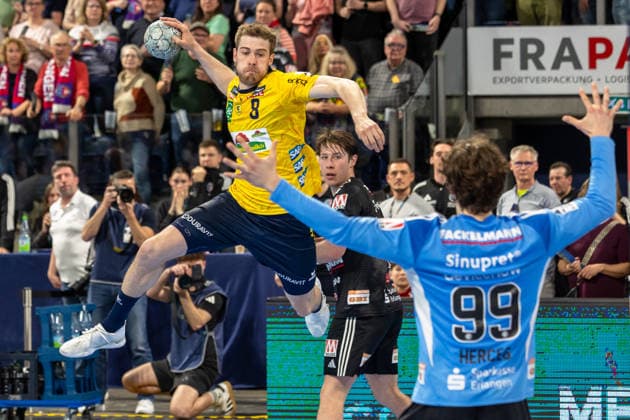 Throw in the air by Tim Nothdurft Rhein Neckar Löwen, 08 , Tin Herceg HC Erlangen, 99 in goal HC Erlangen vs Rhein Neckar Löwen, Handball, 1 Handball Bundesliga, Saison 2025 2026, 28 Spieltag, 05 04 2026 HC Erlangen vs Rhein Neckar Löwen, Handball, 1 Handball Bundesliga, Saison 2025 2026, 28 Spieltag, 05 04 2026 Nuernberg Copyright: xEibner-Pressefoto ArdanxFuessmanx EP_AFN