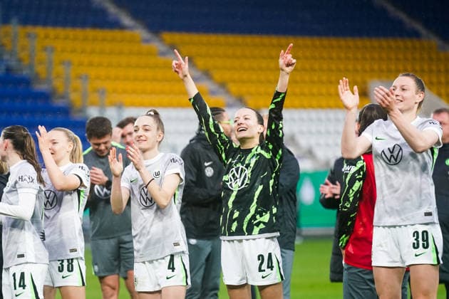 The Wolfsburg women celebrate extensively in front of the guest block GER, FC Carl Zeiss Jena vs VfL Wolfsburg, Football, DFB Pokal Women, Semi-final, Season 2025 2026, 05 04 2026 GER, FC Carl Zeiss Jena vs VfL Wolfsburg, Football, DFB Pokal Women, Semi-final, Season 2025 2026, 05 04 2026 Jena Copyright: xEibner-Pressefoto PiaxSchindlerx EP_PSR