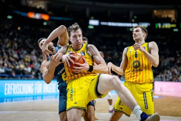 Basketball Berlin 05 04 2026 Season 2025 2026 EasyCredit BBL 1 Bundesliga Men, Men Alba Berlin EWE Baskets Oldenburg Justin Bean Alba Berlin, No 34 Filip Stanic Oldenburg, No 65