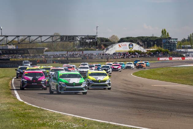 Sport Bilder des Tages AUTO - CLIO CUP SERIES 2026 - NOGARO depart, start during the 1st round of the Clio Cup Series 2026, from April 3 to 6, 2026 on the Circuit Paul Armagnac, in Nogaro, France -  Copyright: xMARCxDExMATTIAx