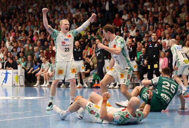 05 04 2026, Germany, Göppingen, Handball Bundesliga, Matchday 27, Frisch Auf Göppingen vs SC Magdeburg, v l Magnus Saugstrup Magdeburg cheers