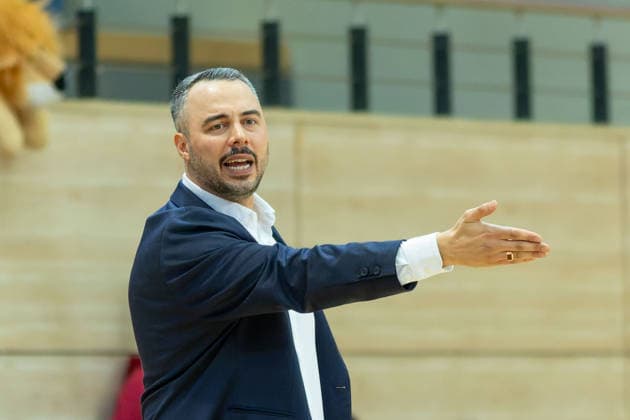 Timur Topal Lions, Head Coach , Syntainics MBC vs TK Hannover Luchse, Women, Basketball, 1 Bundesliga, DBBL, Playoffs 2 3, Season 2025 26, 05 04 2026 Halle SWH Arena Sachsen Anhalt Germany