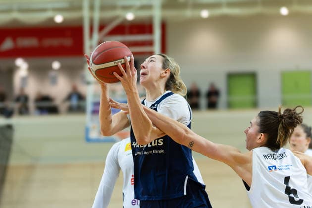 Sona Svetlikova Lions, 15 , Marie Reichert Luchse, 6 , Syntainics MBC vs TK Hannover Luchse, Women, Basketball, 1 Bundesliga, DBBL, Playoffs 2 3, Season 2025 26, 05 04 2026 Halle SWH Arena Sachsen Anhalt Germany