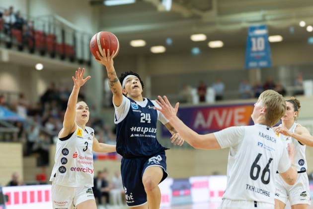 Lovisa Hjern Luchse, 3 , Liz Smith Lions, 24 , Leonie Kambach Luchse, 66 , Syntainics MBC vs TK Hannover Luchse, Women, Basketball, 1 Bundesliga, DBBL, Playoffs 2 3, Season 2025 26, 05 04 2026 Halle SWH Arena Sachsen Anhalt Germany