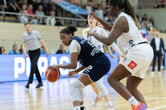 Khalis Cain Lions, 5 , Serena Manala Luchse, 20 , Syntainics MBC vs TK Hannover Luchse, Women, Basketball, 1 Bundesliga, DBBL, Playoffs 2 3, Season 2025 26, 05 04 2026 Halle SWH Arena Sachsen Anhalt Germany