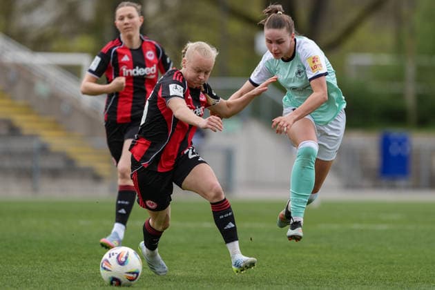 05 04 2026, Football, 2 Womens Bundesliga, 2025 2026, Matchday 22, Eintracht Frankfurt II SG 99 Andernach Keira Bednorz 23 Eintracht Frankfurt II and Sarah Klyta SG 99 Andernach in a duel Frankfurt am Main Stadion am Brentanobad Hessen Germany