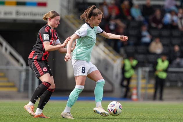 05 04 2026, Football, 2 Womens Bundesliga, 2025 2026, Matchday 22, Eintracht Frankfurt II SG 99 Andernach Maren Weingarz 8 SG 99 Andernach shields the ball from Tessa Zimmermann Eintracht Frankfurt II Frankfurt am Main Stadion am Brentanobad Hessen Germany