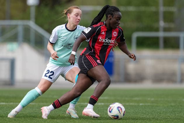 05 04 2026, Soccer, 2 Women Bundesliga, 2025 2026, 22 Matchday, Eintracht Frankfurt II SG 99 Andernach Zoe Brückel 22 SG 99 Andernach and Mira Arouna Eintracht Frankfurt II in duel Frankfurt am Main Stadion am Brentanobad Hessen Germany