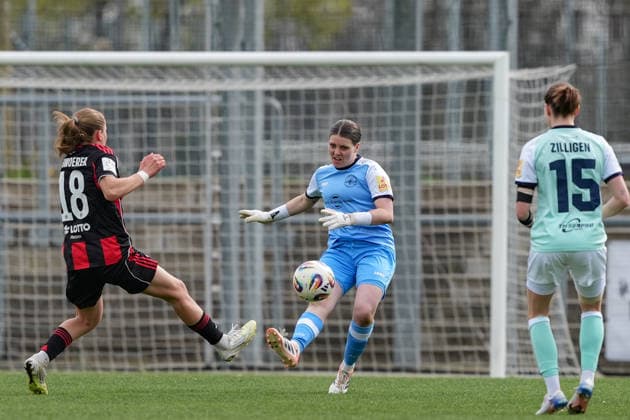 05 04 2026, Soccer, 2 Women Bundesliga, 2025 2026, Matchday 22, Eintracht Frankfurt II SG 99 Andernach Elena Bläßer SG 99 Andernach clears the ball in front of Carlotta Schwoerer 18 Eintracht Frankfurt II Frankfurt am Main Stadion am Brentanobad Hessen Germany