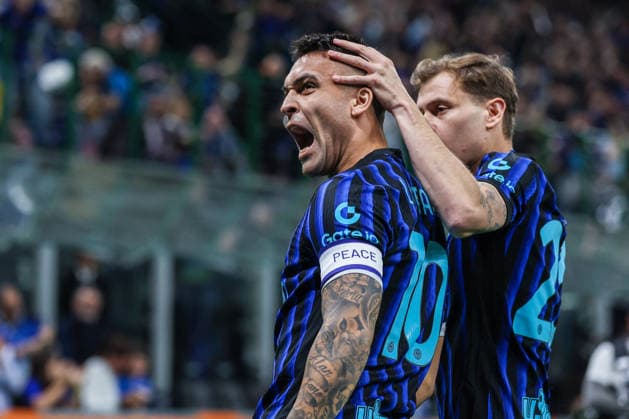 CALCIO - Serie A - Inter - FC Internazionale vs AS Roma Lautaro Martinez of FC Internazionale celebrates after scoring a goal during Serie A 2025 26 football match between FC Internazionale and AS Roma at San Siro Stadium in Milan Milan Italy  Copyright: xIPAxSport ABACAx